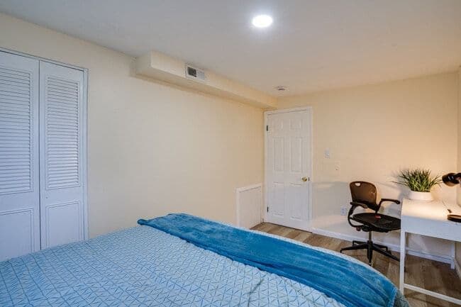 Building Photo - 14220 Fallbrook Ln