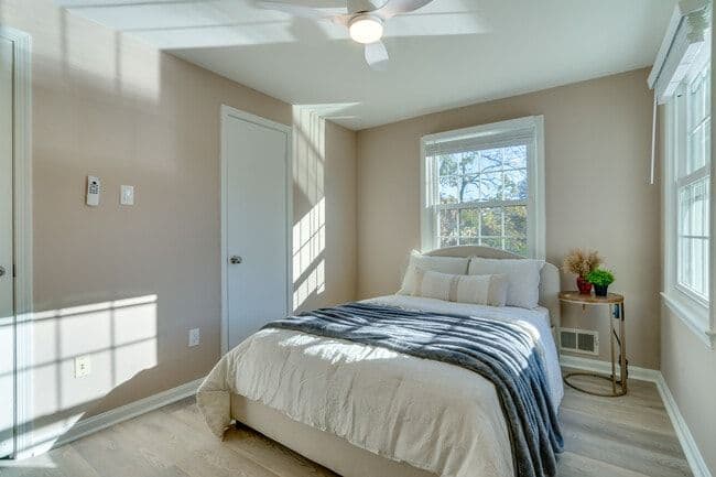 Building Photo - 8131 Pinelake Ct
